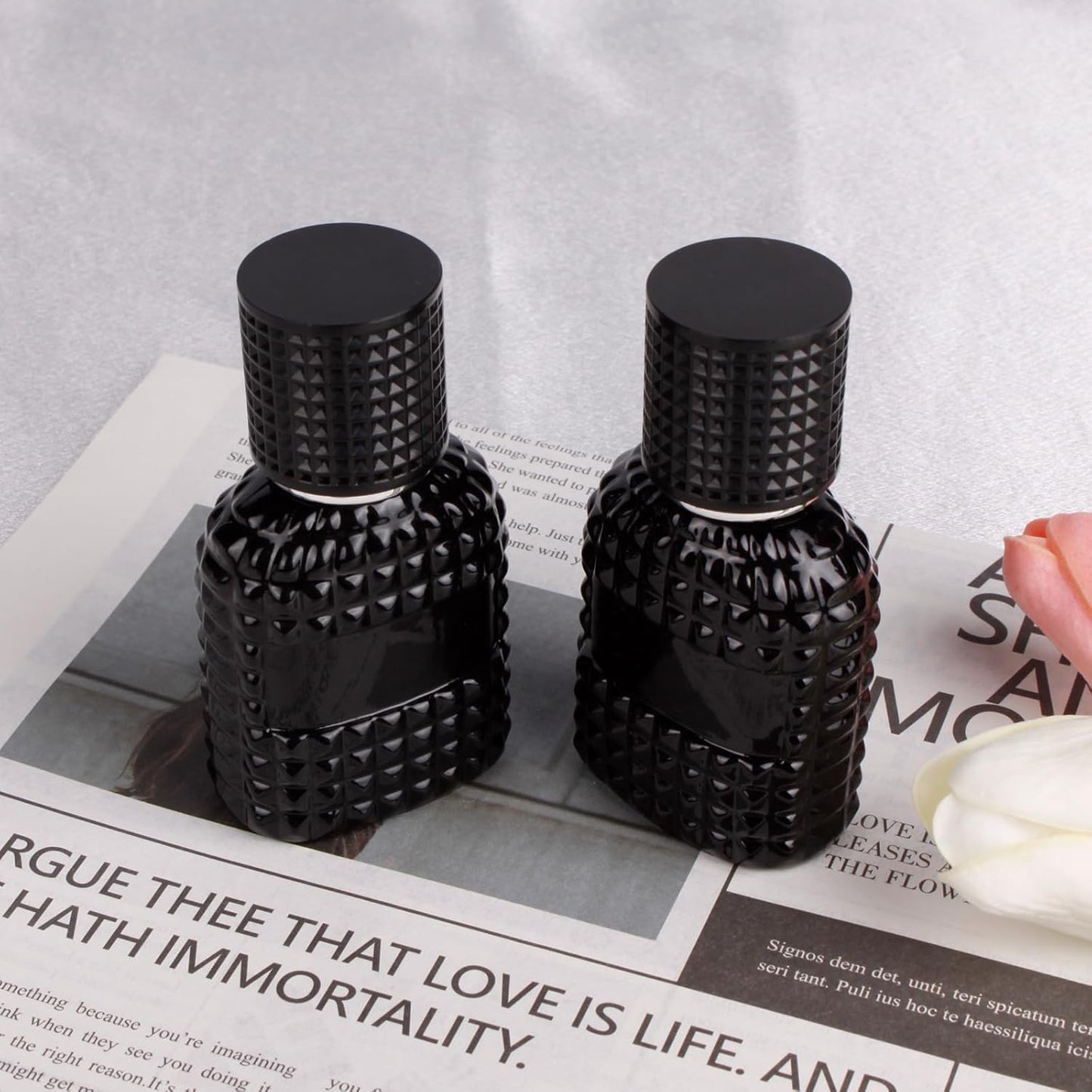 2 Pack 30ml Perfume Spray Bottles Empty, Refillable Glass Fine Mist Atomizer, Portable Travel Perfume Atomizers Fragrance Containers Sprayer for Cleaning, Essential Oils, Liquids (Black)