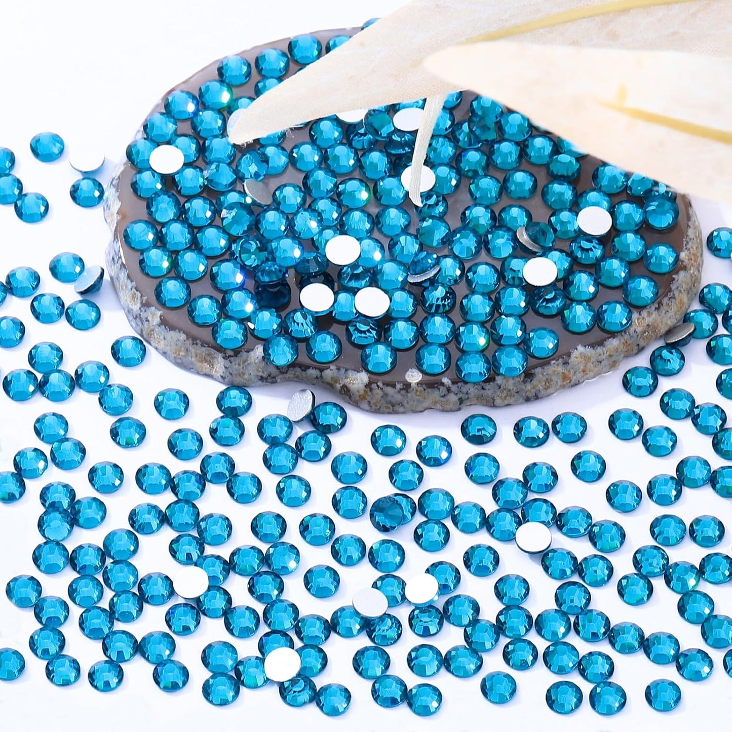 Malachite Blue Flatback Rhinestones, Glass Rhinestones for Nail Art and Craft, Glue Fix, Loose Crystal Gemstones(Malachite Blue, SS16, 2880pcs, 3.8-4.0mm)